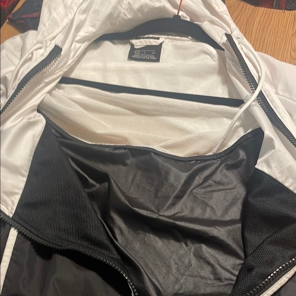 Nike Women's Black and White Jacket Windbreaker - Picture 5 of 5